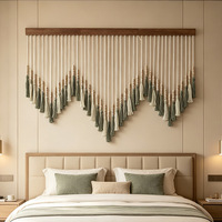 LUOYING EASTERN NATURE Tapisserie murale bohème en macramé en coton avec perles en bois et pompons, décoration de fond pour salon et chambre à coucher