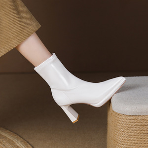 Botas de media pantorrilla ajustadas, modernas y versátiles para mujer, para otoño e invierno, con tacones gruesos. - Product Image 2