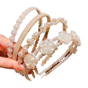 Vierteiliges Perlen-Rosen-Haarband-Set: Handgefertigte dreidimensionale Rose + pralle Perle, modisch und schön - Product Image 5