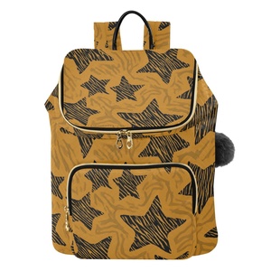 Mochila de Moda para Mujer con Diseño de Estrella, Bolsillo Grande con Cremallera Dorada, Logotipo Personalizado y Llavero de Bola Esponjosa - Product Image 1