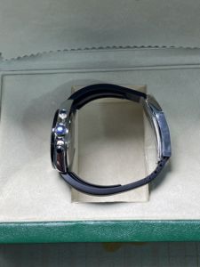 Reloj de Pulsera de Cuarzo de Lujo para Hombre con Elegante Esfera Luminiscente, Correa de Acero Inoxidable de 20 mm de Ancho, Accesorio de Moda Masculino de Alta Calidad - Product Image 5