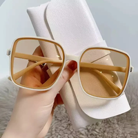 Nouvelles Lunettes de Soleil Unisexe de Luxe 2024, Monture Carrée Légère et Tendance, Verres UV400 à Couleur Progressive, Modèle N3 CN/GUA, Couleurs Bonbon