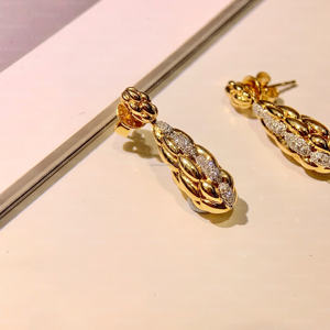 Boucles d'oreilles pour femmes en or 18 carats à motif tressé, diamants de laboratoire de 0,226 CT ronds, bijoux de fête de luxe d'inspiration vintage - Product Image 4