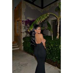 Robe de soirée noire en crochet avec détails en pierres scintillantes, taille empire luxueuse, taille XS, longueur ras du sol, pour les soirées formelles - Product Image 1