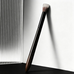Pinceau correcteur de précision, manche en bois, poils d'animaux, pinceau de maquillage pour l'application de fard à joues et d'ombres à paupières sur le visage - Product Image 1