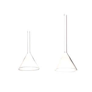Entonnoir triangulaire en verre borosilicate haute résistance Degao avec long col pour un transfert et une filtration sécurisés des liquides dans les laboratoires de chimie - Product Image 1