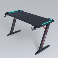 Bureau de jeu d'angle peu encombrant avec étagère de moniteur coudée et crochet pour casque d'écoute intégré pour chambres compactes