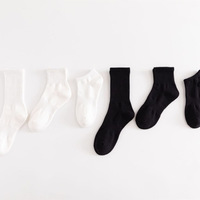 Chaussettes en coton personnalisées OEM, noires et blanches, chaussettes de sport pour tous les jours, fabricant de marques privées