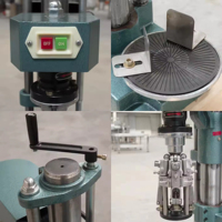 Handmatige schroefdopmachine voor aluminium deksels, afsluit- en vergrendelgereedschap voor wijnglazen, flessen en kleine batches drankenafvulling.