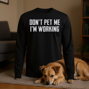 Camiseta de manga larga con diseño de amante de las mascotas: No me pases el dedo por la oreja, estoy trabajando - Product Image 3