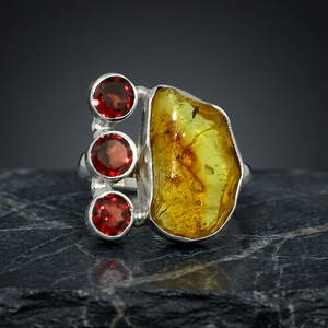 Anillo de Compromiso y Boda para Mujer, Regalo de Fiesta, Lujoso, con Granate de Ámbar Báltico Certificado, Engaste de Bisel, Gema de Forma Irregular, Plata 925 - Product Image 3