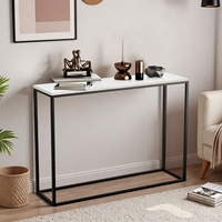 Élégante table console en bois de qualité supérieure avec des détails charmants pour un décor élégant d'espace de vie