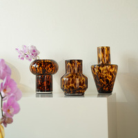 Vente en gros personnalisé soufflé à la main, petit et grand, fleur tachetée rouge foncé, vase à bourgeon en verre au design moderne pour la décoration de table