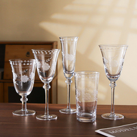 Ensemble de verres à vin en cristal sans plomb gravé de motifs floraux vintage |   Verres à pied et flûtes à champagne taillés à la main pour mariage, bar, hôtel