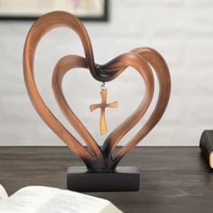 Adorno de resina en forma de corazón con colgante de cruz, decoración artística para el hogar y el escritorio, regalo artesanal para amigos y compañeros de clase - Product Image 2