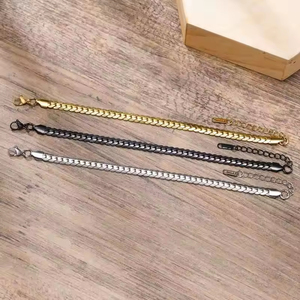 Pulsera de Cadena Cubana de 6mm para Hombre, con Grabado Geométrico, Baño de Oro y Estilo Moderno con Circonitas - Product Image 5