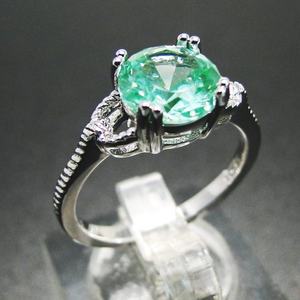 แหวนทองคำ 14K สีโรสโกลด์ ประดับมรกตสีชมพูทรงกลมขนาด 8 มม. แบบฝังหนามเตย สามารถสวมซ้อนกันได้ - Product Image 4