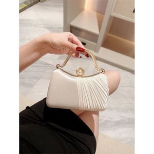 Bolsa de Maquillaje Portátil Transparente con Cierre Reforzado y Estampado Personalizado - Product Image 4