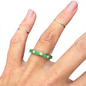 Anillo de Compromiso y Matrimonio Apilable de Oro Amarillo de 14k con Bisel de Esmalte Verde de Lujo y Diamantes Naturales - Product Image 1