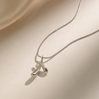 Collier pendentif croix goutte d'eau pour femme en acier inoxydable plaqué or 18 carats PVD, style luxe léger et tendance, idéal pour le quotidien, cadeau haut de gamme