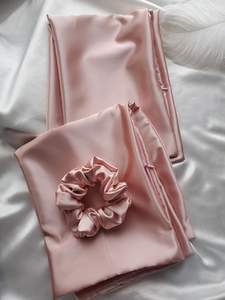 Vente en gros antibactérien personnalisé 100% taie d'oreiller en soie de mûrier et ensemble de <span class=keywords><strong>bonnet</strong></span> pour cheveux boîte d'emballage - Product Image 2