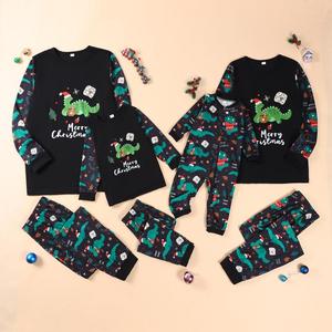 Conjunto de Pijamas de Natal com Tema de Dinossauro para Adultos e Cães - Product Image 1