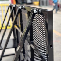 Barrière de sécurité mobile anti-collision et anti-explosion en acier galvanisé robuste pour le contrôle des foules lors de concerts et événements sportifs