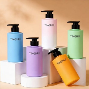 Bouteilles de pompe en plastique recyclables à épaule plate de 300 ml et 500 ml, personnalisées, simples, pour shampoing et sérum de soin de la peau - Product Image 4