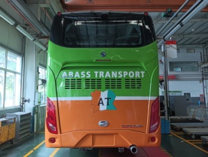 Nouvel autocar 65 places populaire en Afrique <span class=keywords><strong>Bus</strong></span> touristique de luxe avec toilettes et réfrigérateur - Product Image 3