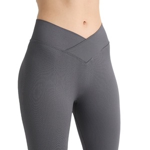 Leggings de yoga sans couture avec fil croisé européen et américain coupe ajustée pantalons de fitness et de sport de hanche de couleur unie en gros - Product Image 4
