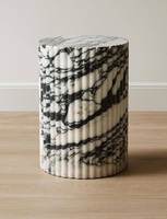 Table d'appoint en marbre Arabescato cannelé PerfectStone pour chambre à coucher, idéale pour projets de villas de luxe et hôtels