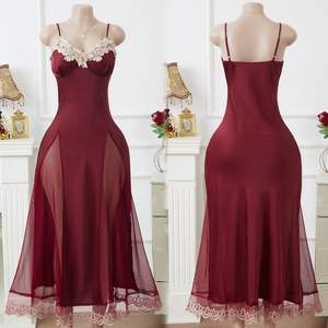 فستان شاطئ أحمر مثير، فستان بحمالات للإجازات، تصميم بخصر ضيق لإطلالة نحيفة، تنورة طويلة جديدة لعام 2025 من الشركة المصنعة، تنورة دانتيل - Product Image 1