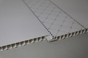 Panneaux muraux et <span class=keywords><strong>de</strong></span> <span class=keywords><strong>plafond</strong></span> en PVC économiques, ignifuges et imperméables avec grille <span class=keywords><strong>de</strong></span> <span class=keywords><strong>plafond</strong></span> pour hôtels, hôpitaux, centres commerciaux et usage extérieur - Product Image 6