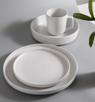 Lot de Vaisselle en Céramique Blanche LOMATO Réutilisable, Écologique et Durable pour 4 Personnes, en Grès, Compatible Micro-ondes