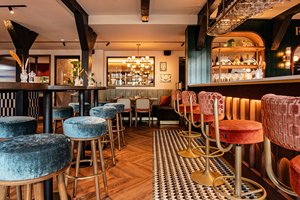 <span class=keywords><strong>Comptoir</strong></span> <span class=keywords><strong>de</strong></span> bar en bois personnalisé pour restaurant | Vitrine <span class=keywords><strong>de</strong></span> pub à cocktails | Meubles <span class=keywords><strong>de</strong></span> bar avec service <span class=keywords><strong>de</strong></span> conception et <span class=keywords><strong>de</strong></span> construction d'éclairage à LED - Product Image 3