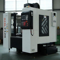 Centre d'usinage CNC vertical 3 axes XH7126 robuste avec broche BT40 pour le traitement de moules métalliques