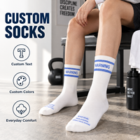 Chaussettes blanches personnalisées avec bordure rayée bleue et impression de texte, logo personnalisé, texte personnalisé et tissu tricoté de qualité supérieure