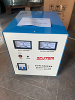 Stabilisateur de tension monophasé basse capacité avec 5 kVA. Pour l'installation à domicile, 90V au minimum. Tension ultra-basse.