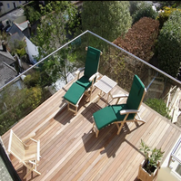 Système de garde-corps en verre et aluminium de précision pour balcon d'appartement et installation sécurisée