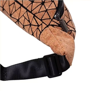 Bolsa cintura <span class=keywords><strong>de</strong></span> <span class=keywords><strong>corcho</strong></span> para hombres: bolso <span class=keywords><strong>de</strong></span> cadera impermeable para exteriores, correa cruzada ajustable, ideal para senderis - Product Image 4