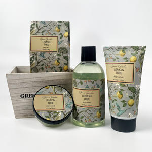 OEM ODM Ensembles de <span class=keywords><strong>bain</strong></span> pour les soins de la peau pour femmes <span class=keywords><strong>Coffret</strong></span> cadeau en bois avec parfum floral et bienfaits du nettoyage aux herbes - Product Image 3