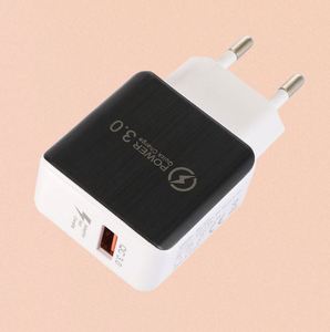 Cargador Rápido QC3.0 de 15W con Puerto Tipo-C y 3 Puertos USB para Laptops y Teléfonos Móviles - Uso en Pared y Auto - Product Image 4