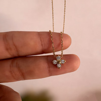Collier de luxe tendance à motif floral - Pendentif fleur en zircon plaqué or 18 carats pour femme, collier polyvalent et attrayant pour la vente en gros