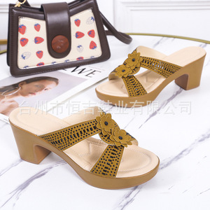 Sandalias de talla grande para mujer, zapatos de playa informales para adultos, con punta abierta y Tacón cuadrado de flores, deslizantes, sexys, con fondo grueso y peso ligero - Product Image 3