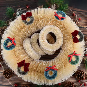 Fábrica al por mayor sisal coronas de Navidad decorativas artificiales y coronas adornos navideños