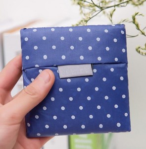 Sac fourre-tout compact et pliable qui se glisse dans la poche de votre manteau ou votre pochette. Ne vous rendez plus jamais sans un sac, qu'il soit <span class=keywords><strong>à</strong></span> la maison ou <span class=keywords><strong>à</strong></span> l'étranger. - Product Image 5