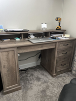 Bureau de direction moderne au design nouveau avec tiroirs, bureau d'ordinateur avec classeur et étagère latérale