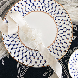 Diseño Personalizado - Platos de Cerámica Azul de Lujo con Borde Dorado, Vajilla Clásica de Porcelana China para Bodas y Hoteles de Alta Gama - Product Image 4