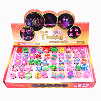 Fête vacances fournitures anneaux lumineux créatifs enfants noël lumière LED jouets Flash LED dessin animé fête anneau décorations cadeau