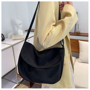 Sac à bandoulière décontracté et simple, couleur unie, multi-usages, grande capacité, style sac messager - Product Image 2